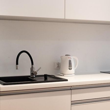 Apartament Z Upadkiem Ikara / Apartment With The Fall Of Icarus Lodz  Ngoại thất bức ảnh