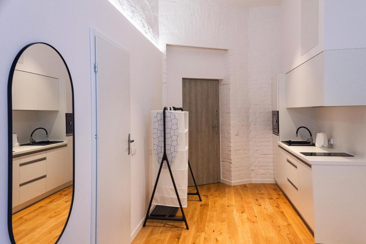 Apartament Z Upadkiem Ikara / Apartment With The Fall Of Icarus Lodz  Ngoại thất bức ảnh