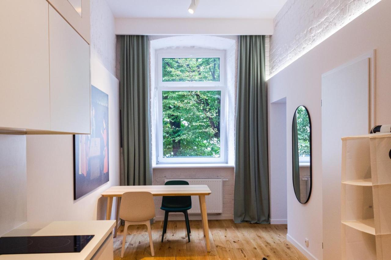 Apartament Z Upadkiem Ikara / Apartment With The Fall Of Icarus Lodz  Ngoại thất bức ảnh